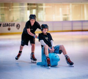 Blueice public skating niki 2 happy boys w lion 360x320